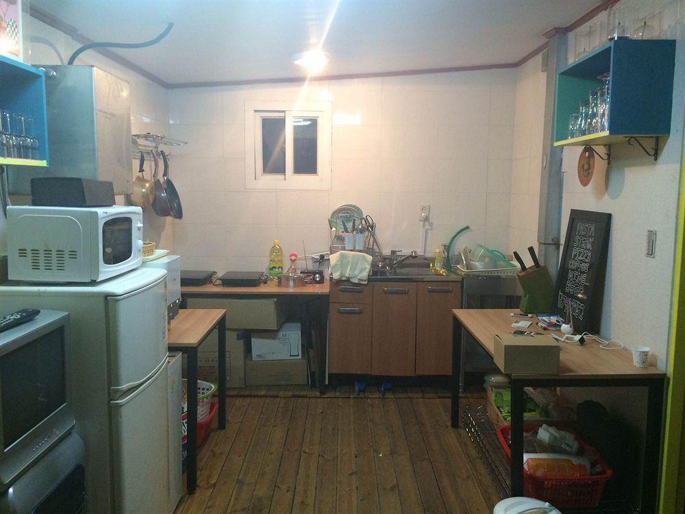Sinchon Sisters Hostel Сеул Екстериор снимка