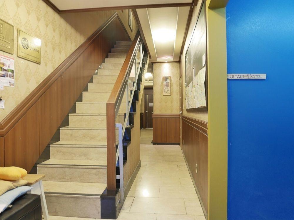 Sinchon Sisters Hostel Сеул Екстериор снимка
