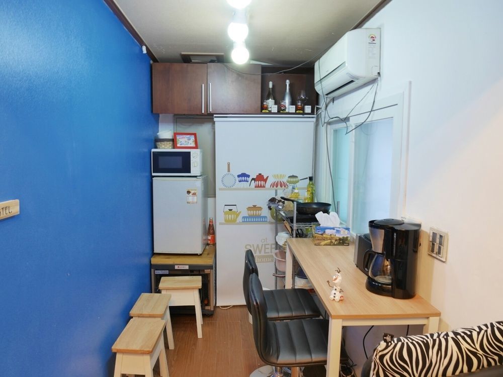 Sinchon Sisters Hostel Сеул Екстериор снимка
