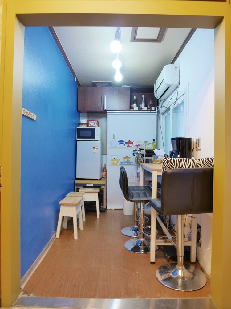 Sinchon Sisters Hostel Сеул Екстериор снимка