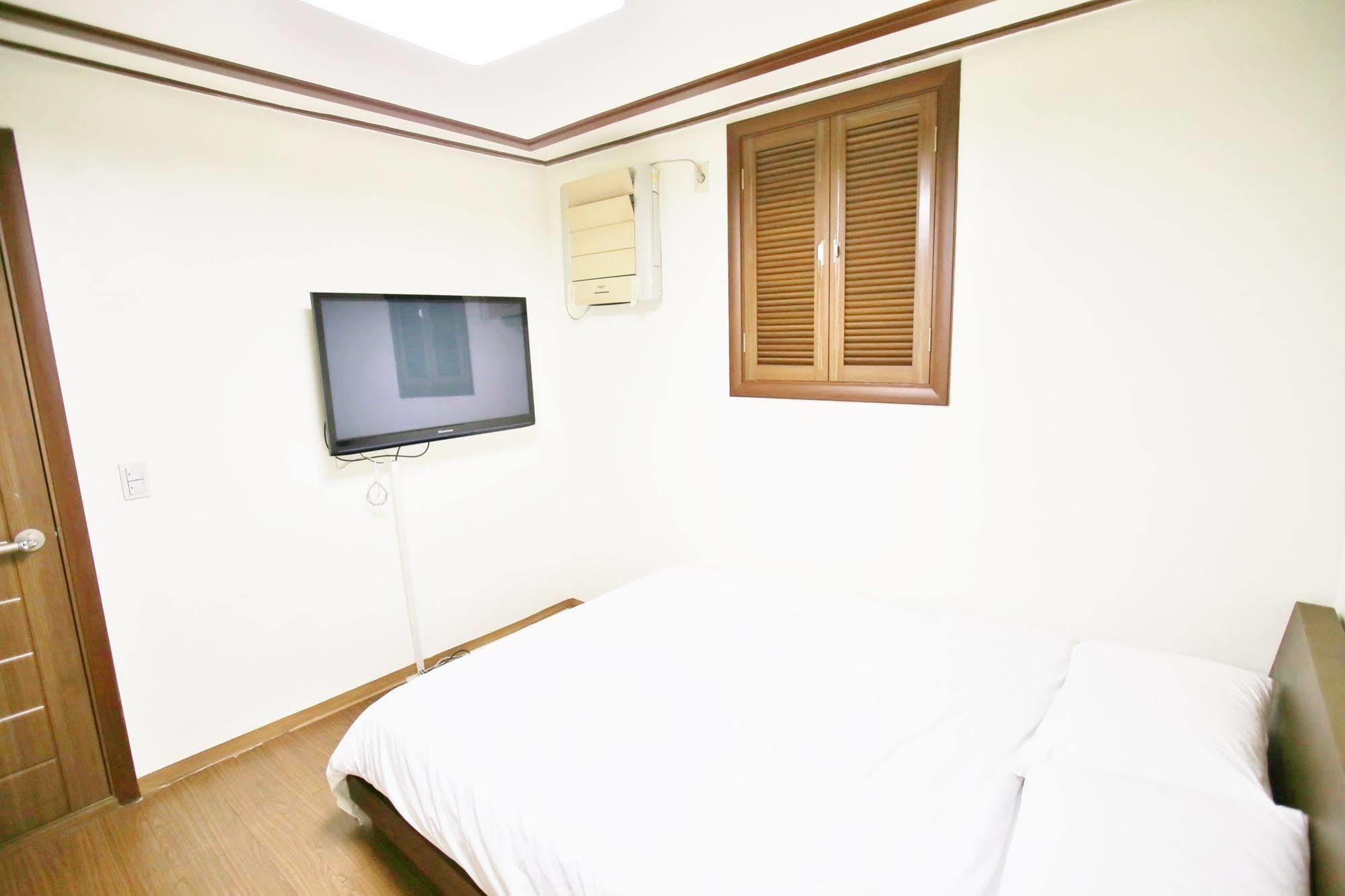 Sinchon Sisters Hostel Сеул Екстериор снимка