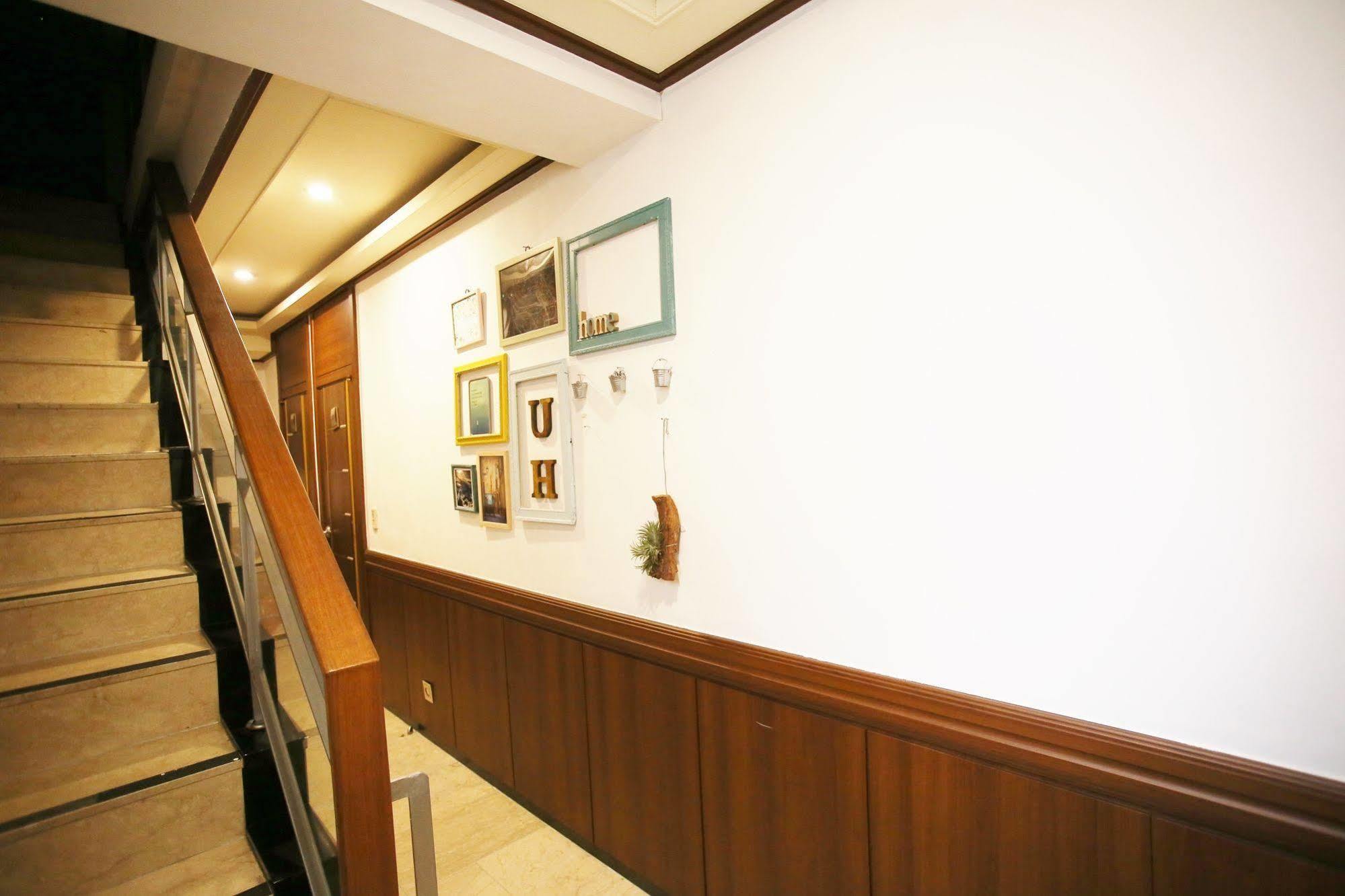 Sinchon Sisters Hostel Сеул Екстериор снимка