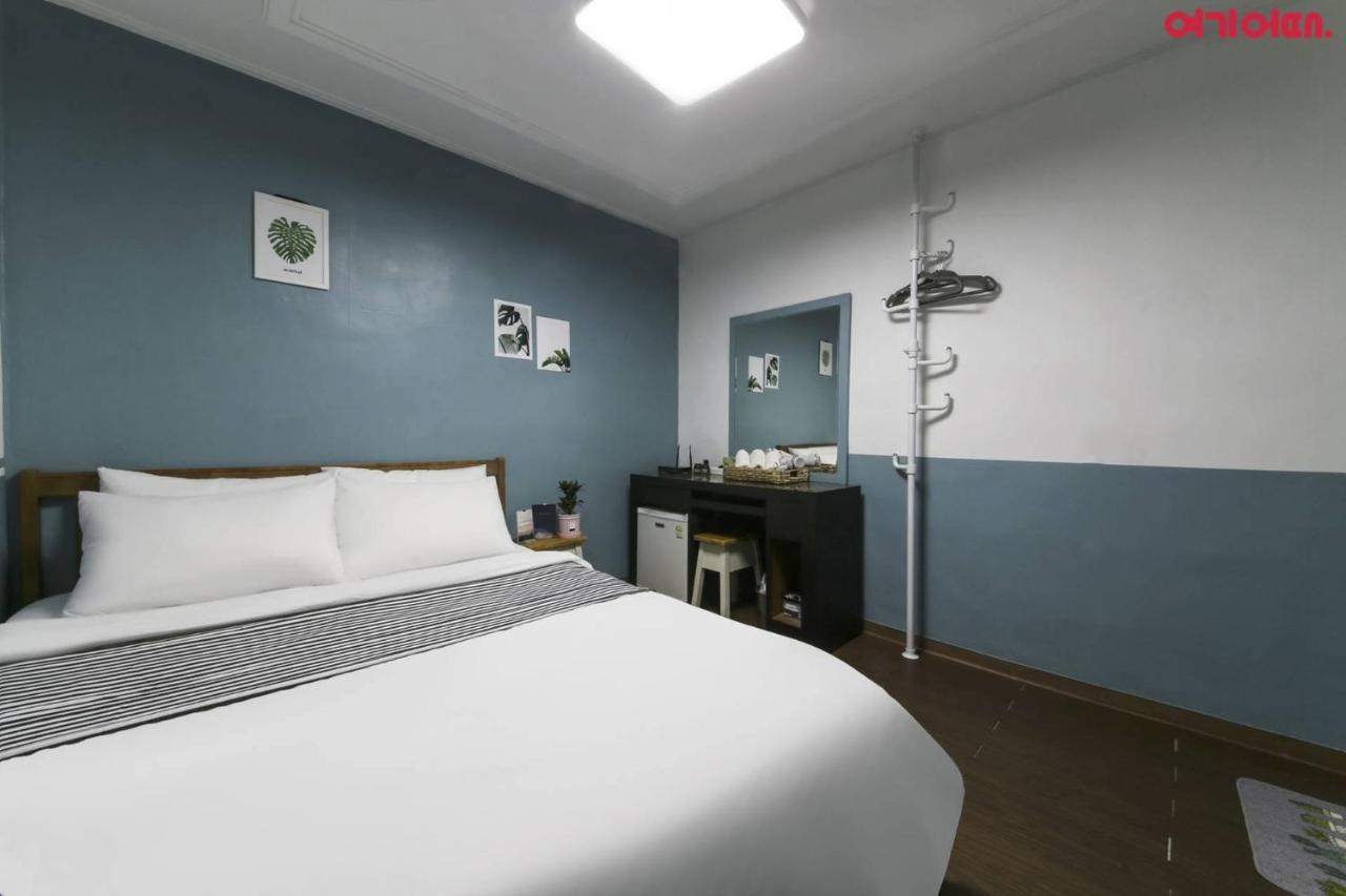 Sinchon Sisters Hostel Сеул Екстериор снимка