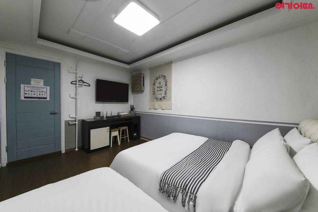 Sinchon Sisters Hostel Сеул Екстериор снимка