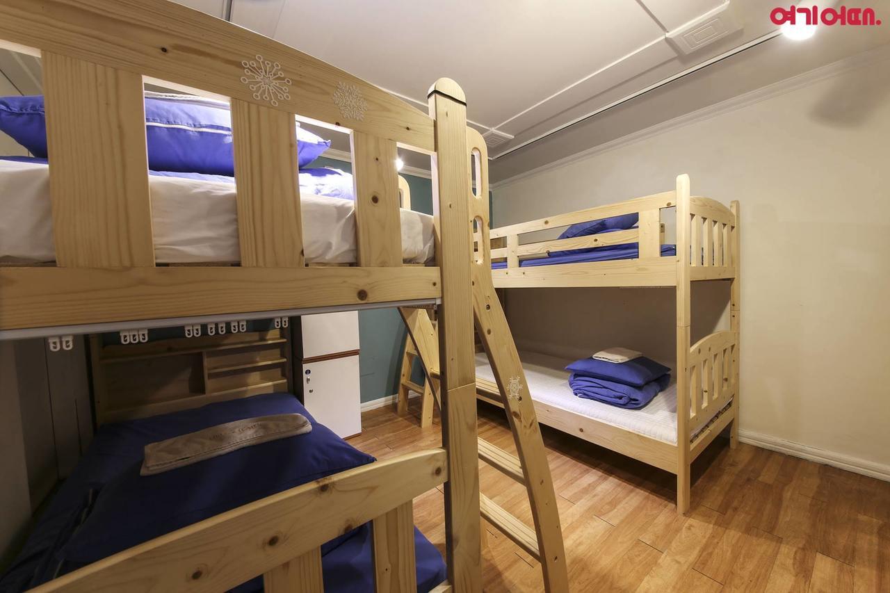 Sinchon Sisters Hostel Сеул Екстериор снимка