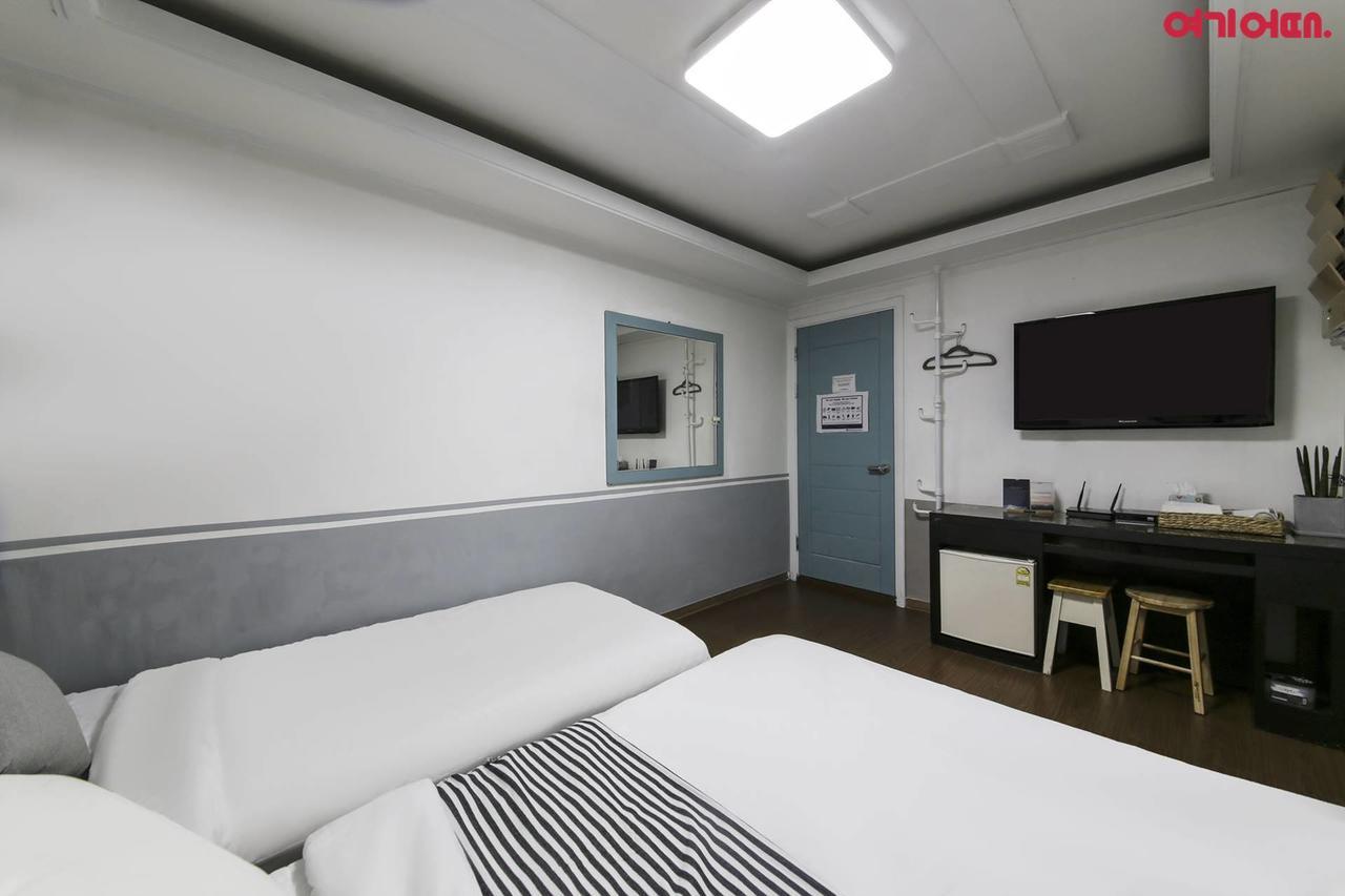 Sinchon Sisters Hostel Сеул Екстериор снимка