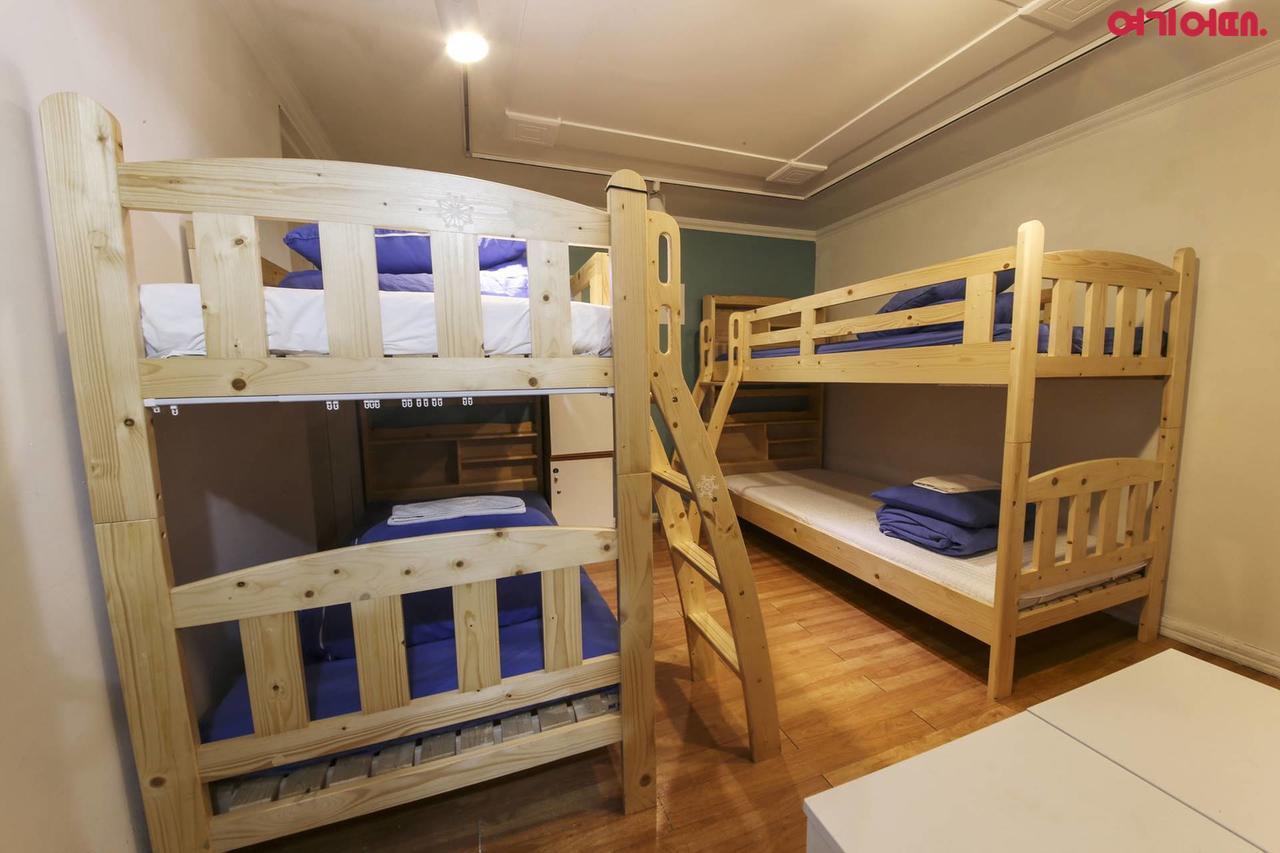Sinchon Sisters Hostel Сеул Екстериор снимка