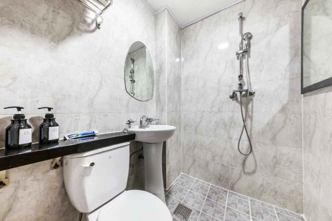 Sinchon Sisters Hostel Сеул Екстериор снимка